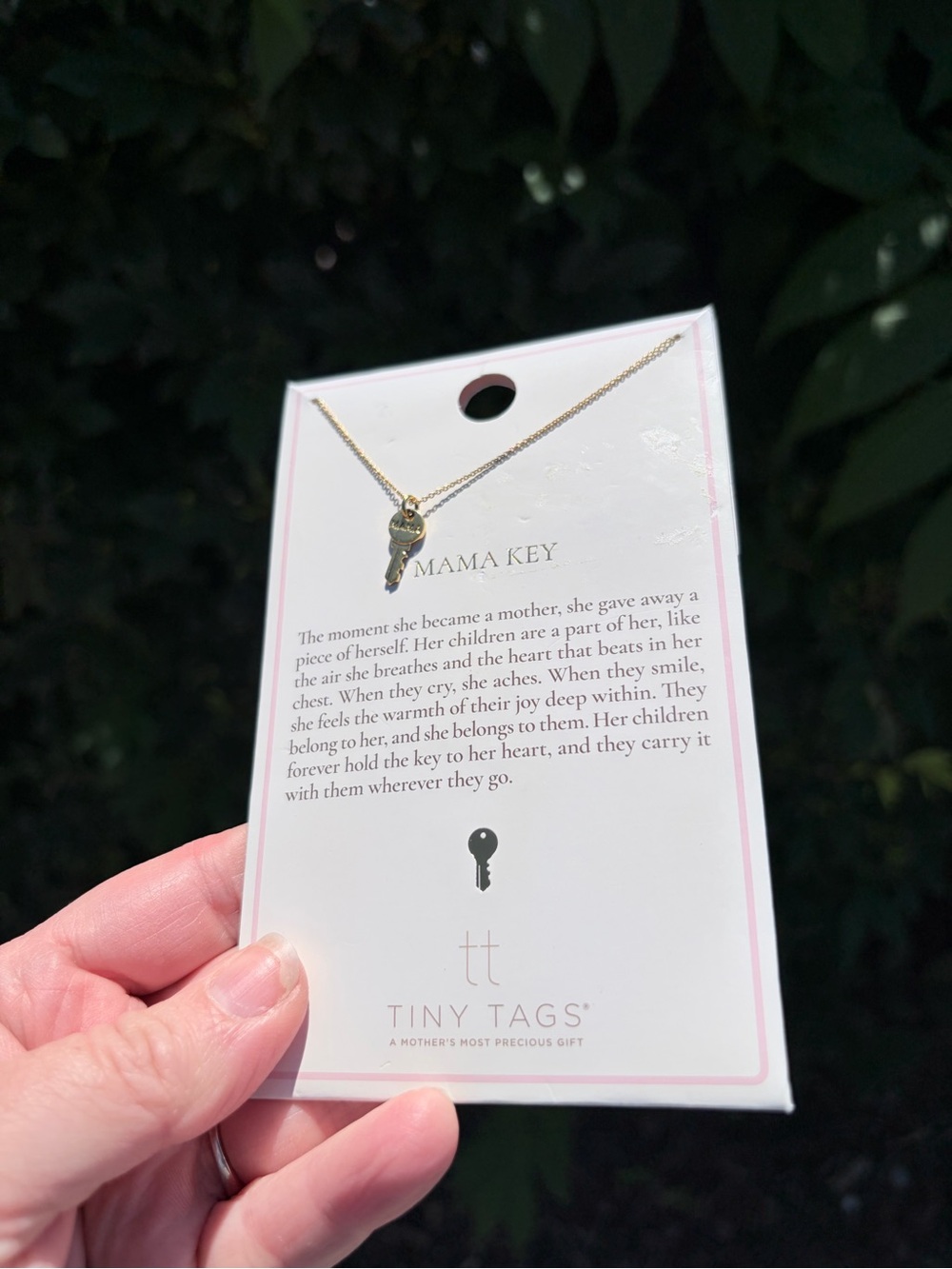 Mama Key Necklace — Gold